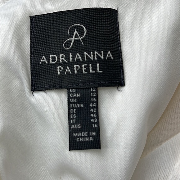 Wedding dress - Picture 9 of 16